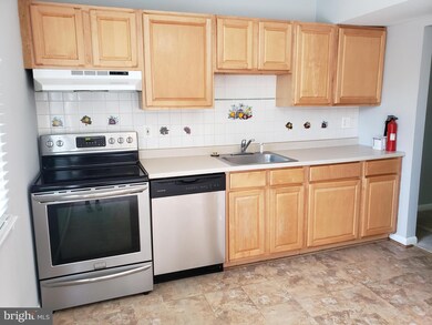 2593 Merrywood Ct unit 12, Woodbridge, VA 22192 - photo 6