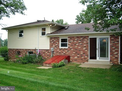 1213 Rosemont Dr, Knoxville, MD 21758 - photo 2