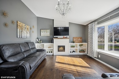 1N068 Darling St, Carol Stream, IL 60188 - photo 3