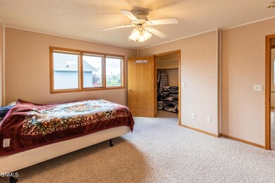 801 E Calgary Ave-20