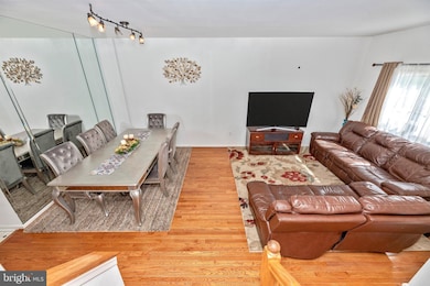 7147 Ladd Cir, Frederick, MD 21703 - photo 4