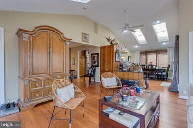 8504 Horseshoe Ln, Potomac, MD 20854 - photo 5