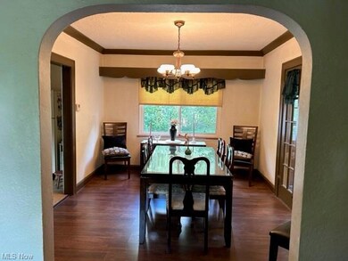 Arched doorway connecting dining room and living r