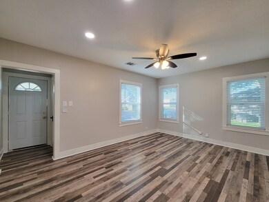1113 San Jacinto St, Rosenberg, TX 77471 - photo 2