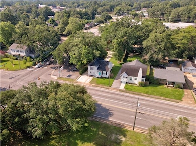 2553 Dauphin St, Mobile, AL 36606 - photo 3