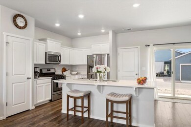 1336 NW Varnish Ave, Redmond, OR 97756 - photo 5