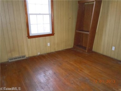 2nd Bedroom.