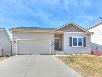 2434 River Meadows Dr, Des Moines, IA 50320 - photo 2