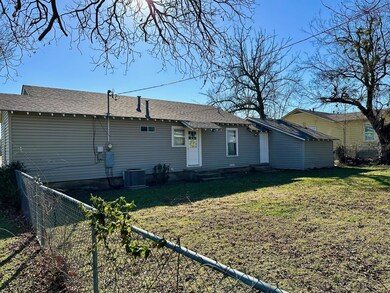 607 E Hale Ave, Decatur, TX 76234 - photo 3