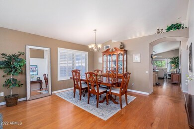 3-web-or-mls-4717 E Ashurst Dr (03)