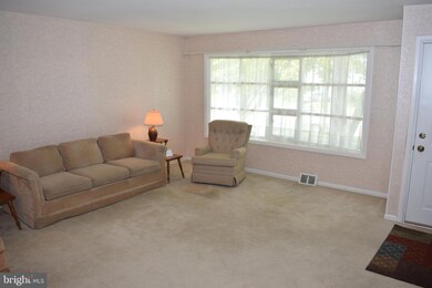 117 Louise Dr, Morrisville, PA 19067 - photo 3
