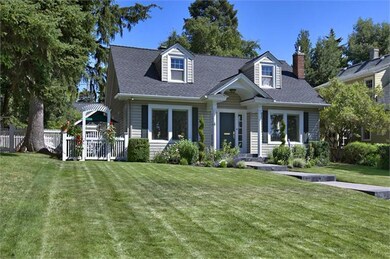 562 NW Riverside Blvd, Bend, OR 97701 - photo 2