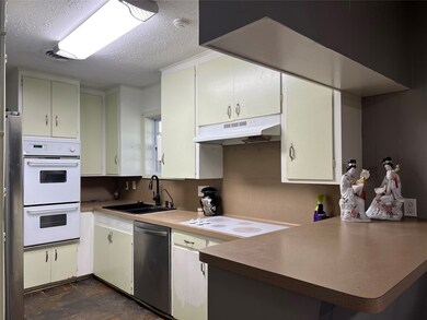 1714 W Adoue St, Alvin, TX 77511 - photo 7