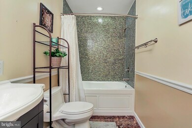 10920 Oak Forest Cir, Hagerstown, MD 21740 - photo 4