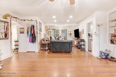 06-1605 E Holly St-6