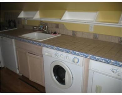 49 up Washington St unit up, Monson, MA 01057 - photo 2