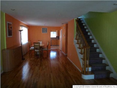 32 Pershing St, Staten Island, NY 10305 - photo 2