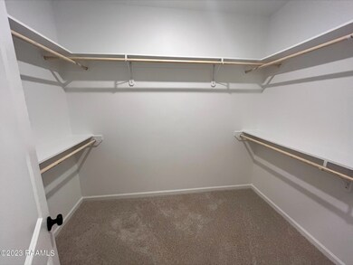 SI138 Primary Closet