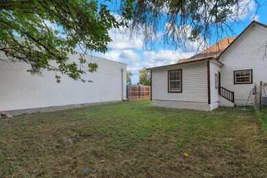 507 W Chambers St unit A, Cleburne, TX 76033 - photo 4