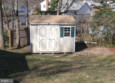 10828 Charles Dr, Fairfax, VA 22030 - photo 5