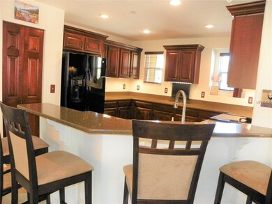 SPACIOUS KITCHEN W/BREAKFAST BAR
