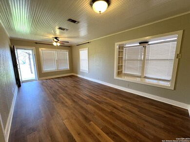 580 Gruene Rd, New Braunfels, TX 78130 - photo 5