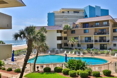 Bent Palm - pool and ocean view