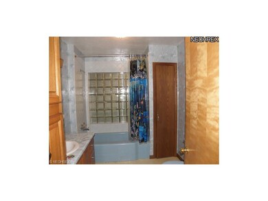 Nice size bath room.