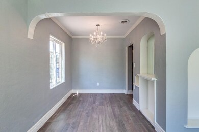 638 N Robson 7