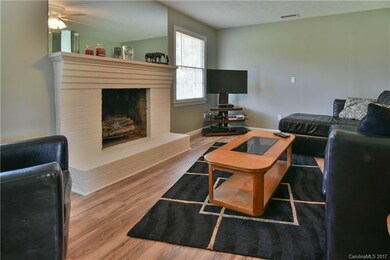 112 Allenwood Cir, Hendersonville, NC 28792 - photo 2