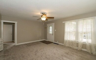 609 E 7 1/2 St N, Newton, IA 50208 - photo 3