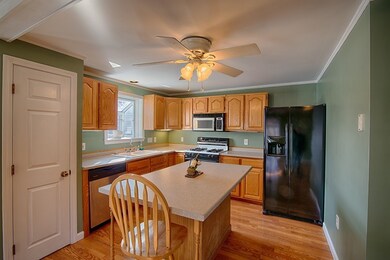 13 Arthur St, Haverhill, MA 01832 - photo 4