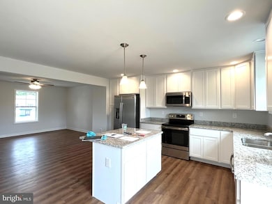 137 Moody Dr, Martinsburg, WV 25405 - photo 3