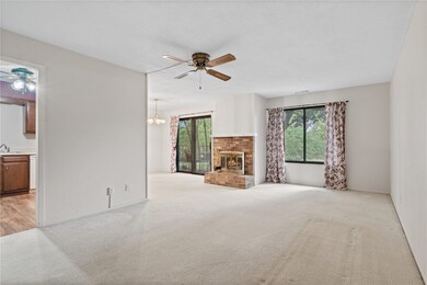 406 Teakwood Ln NE unit 20, Cedar Rapids, IA 52402 - photo 5