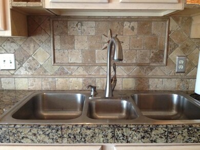 Kitchen Backsplash and Facet