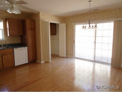 22 Gray Wolf Ln, Hendersonville, NC 28792 - photo 5