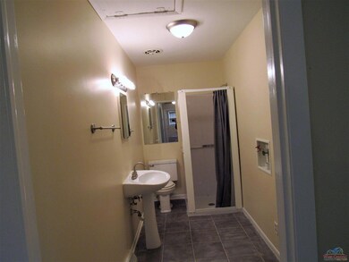 with washer/dryer hookup
