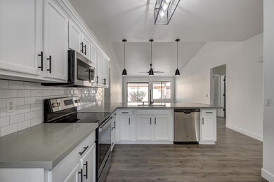 538 W Mesquite St-19