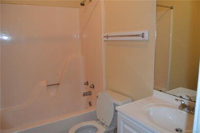 643 W Sharpe St, Statesville, NC 28677 - photo 4