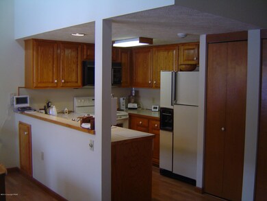 112 Duck Hollow Cir, Stroudsburg, PA 18360 - photo 3