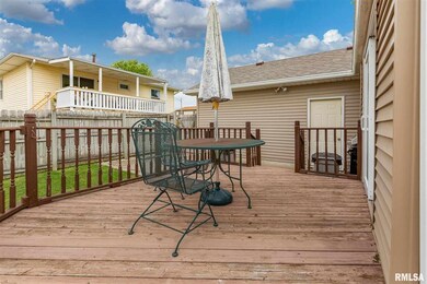 1615 W 49th St, Davenport, IA 52806 - photo 3