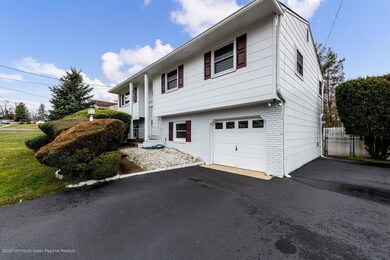 Spacious Driveway