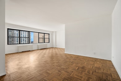 Plaza 400 unit 31 K, New York, NY 10022 - photo 4