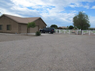 Huge 3.5 car side entry garage