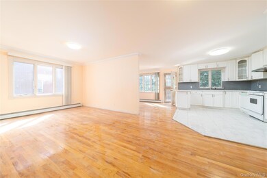 8716 Palo Alto St, Hollis, NY 11423 - photo 5