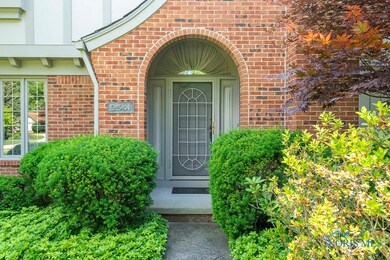 2541 Challedon Ct, Ottawa Hills, OH 43615 - photo 3