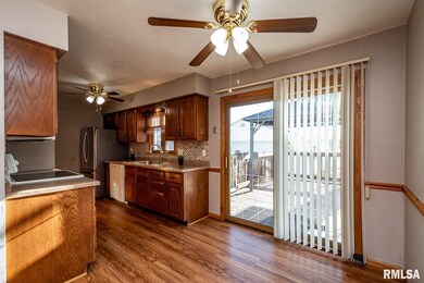 2169 W 34th St, Davenport, IA 52806 - photo 5