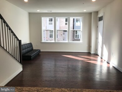 13353 Launders St, Herndon, VA 20171 - photo 6