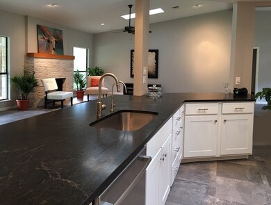 124 Tanglewood Dr, Fredericksburg, TX 78624 - photo 6