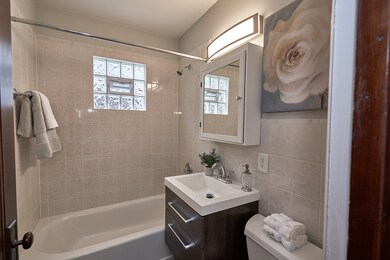 836 Greenview Ave, Des Plaines, IL 60016 - photo 5